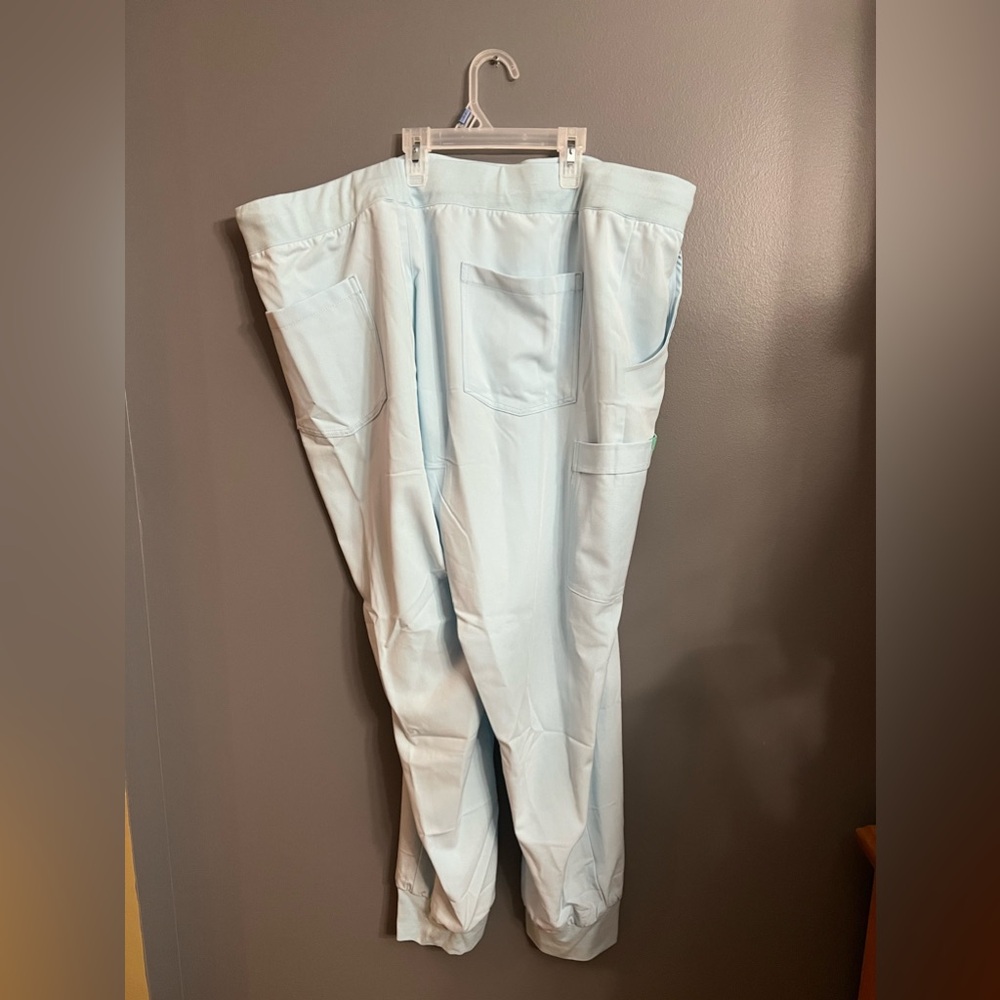 Garade Malade Scrub Set! - Picture 10 of 12